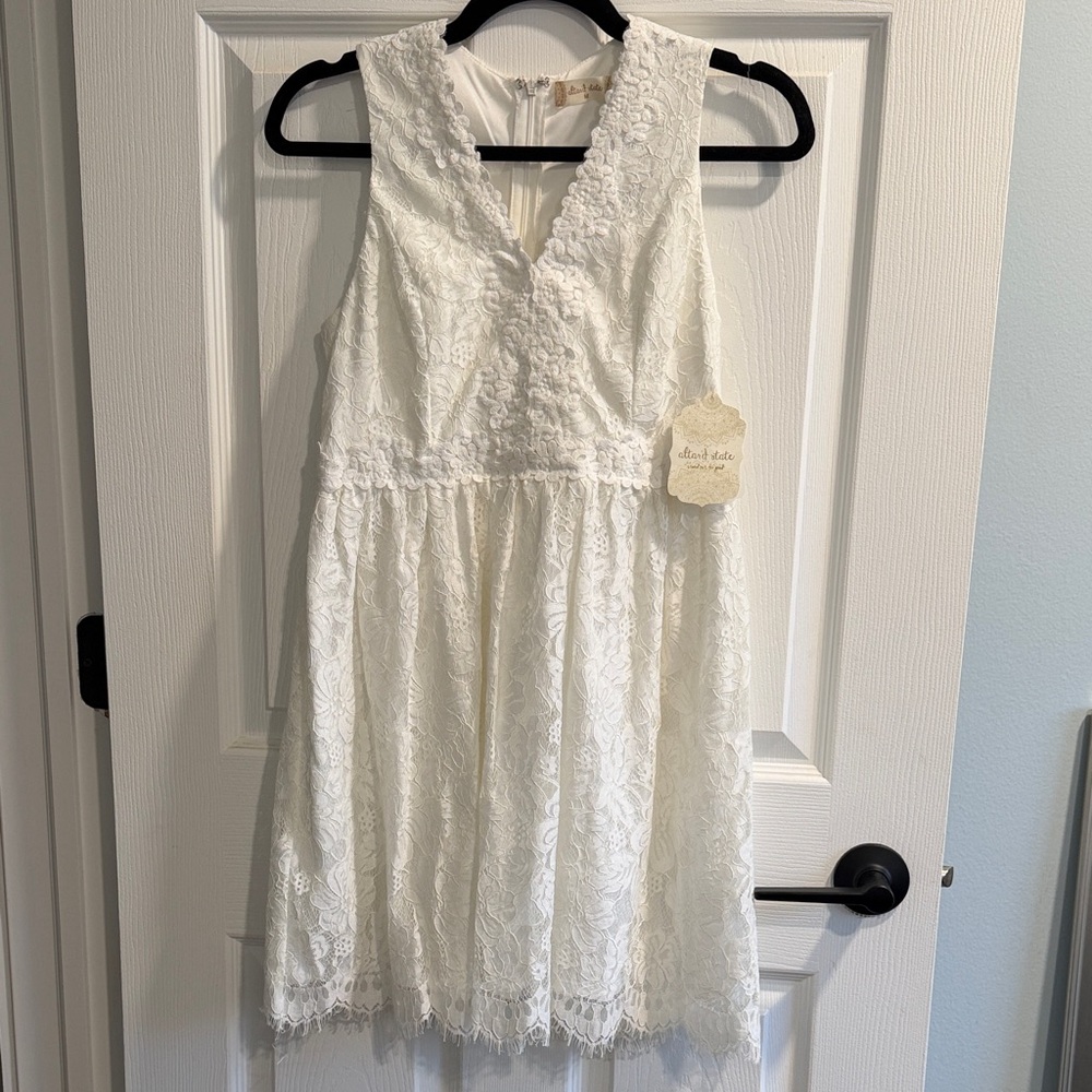 Elegant White Lace Women’s Dress